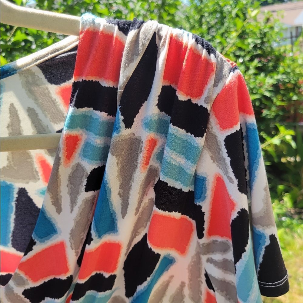 Multicolor V-neck Tunic - Picture 8 of 10